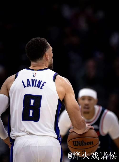 快船博主:如果朝替补席泼饮料,我愿意面对终身禁赛 快船博主:如果朝替补席泼饮料,我愿意面对终身禁赛