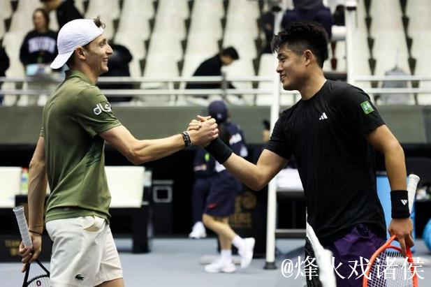 美高梅澳门网球名人赛首日落幕 李娜队暂1-6落后 美高梅澳门网球名人赛首日落幕 李娜队暂1-6落后