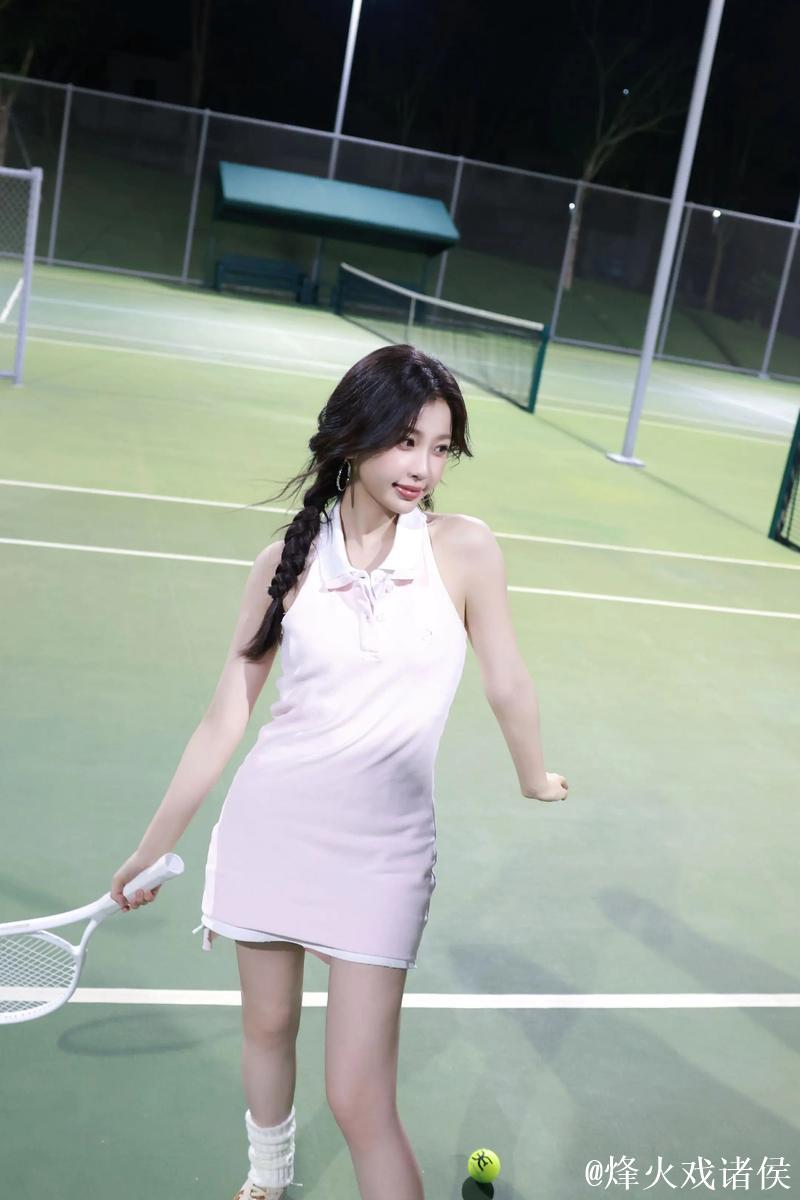 虞书欣的可爱跑姿引发热议，姜暮的细腻细节同样吸睛